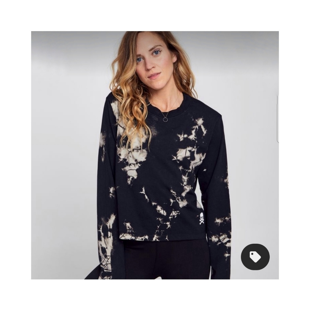 🌺SoulCycle Tie-Dye Shirt in Black and White